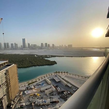 Large Size One Bedroom Apartment With Sea View أبو ظبي المظهر الخارجي الصورة