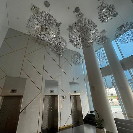Large Size One Bedroom Apartment With Sea View أبو ظبي المظهر الخارجي الصورة