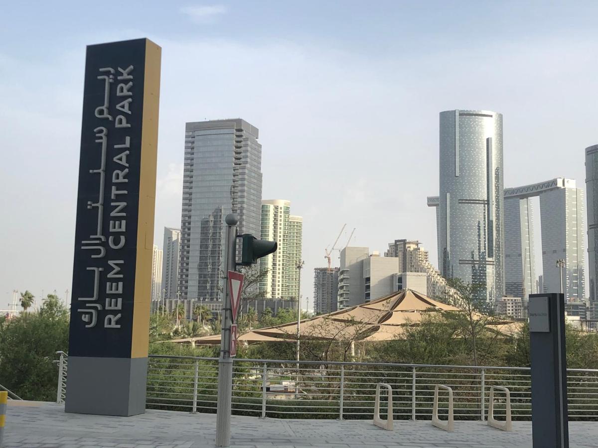 Large Size One Bedroom Apartment With Sea View أبو ظبي المظهر الخارجي الصورة
