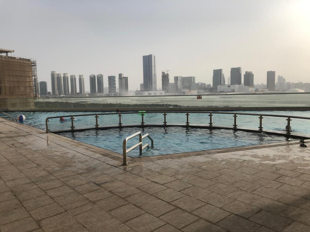 Large Size One Bedroom Apartment With Sea View أبو ظبي المظهر الخارجي الصورة